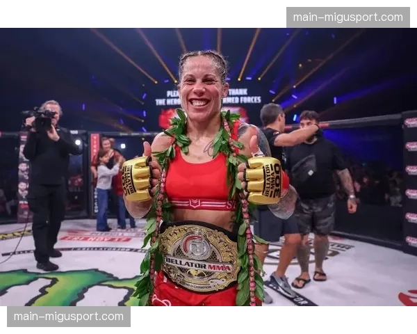 Bellator 300战报：帕奇西娅首回合KO，加冕女子蝇量级新王